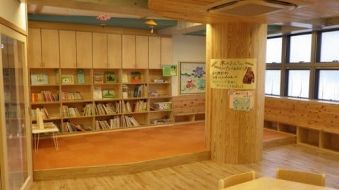 図書館（じゅうたんエリア）